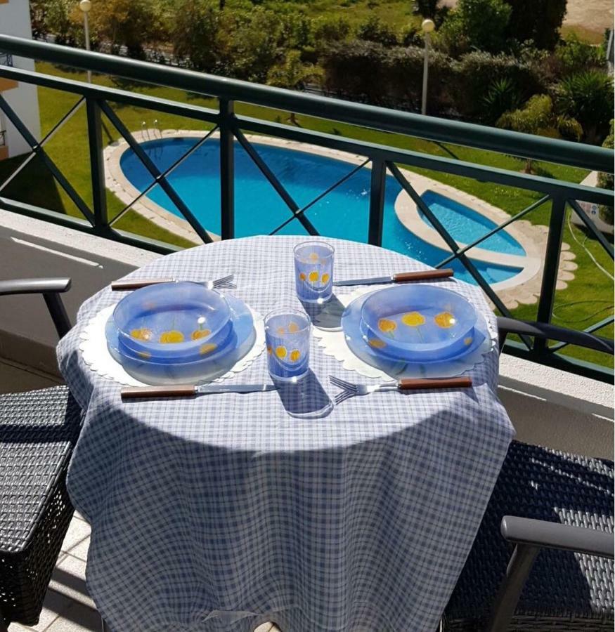 Quiet Overlooking The Swimming Pool Apartment