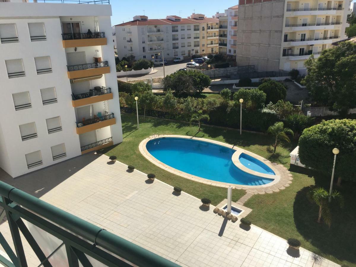 Quiet Overlooking The Swimming Pool Apartment
