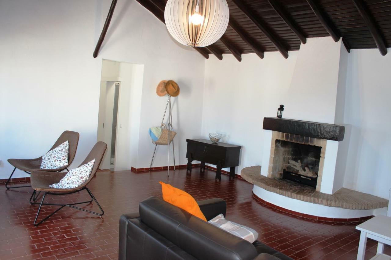 Trivial Pisao - Casa De Ferias, A Sua Familia * Raposeira (Faro)