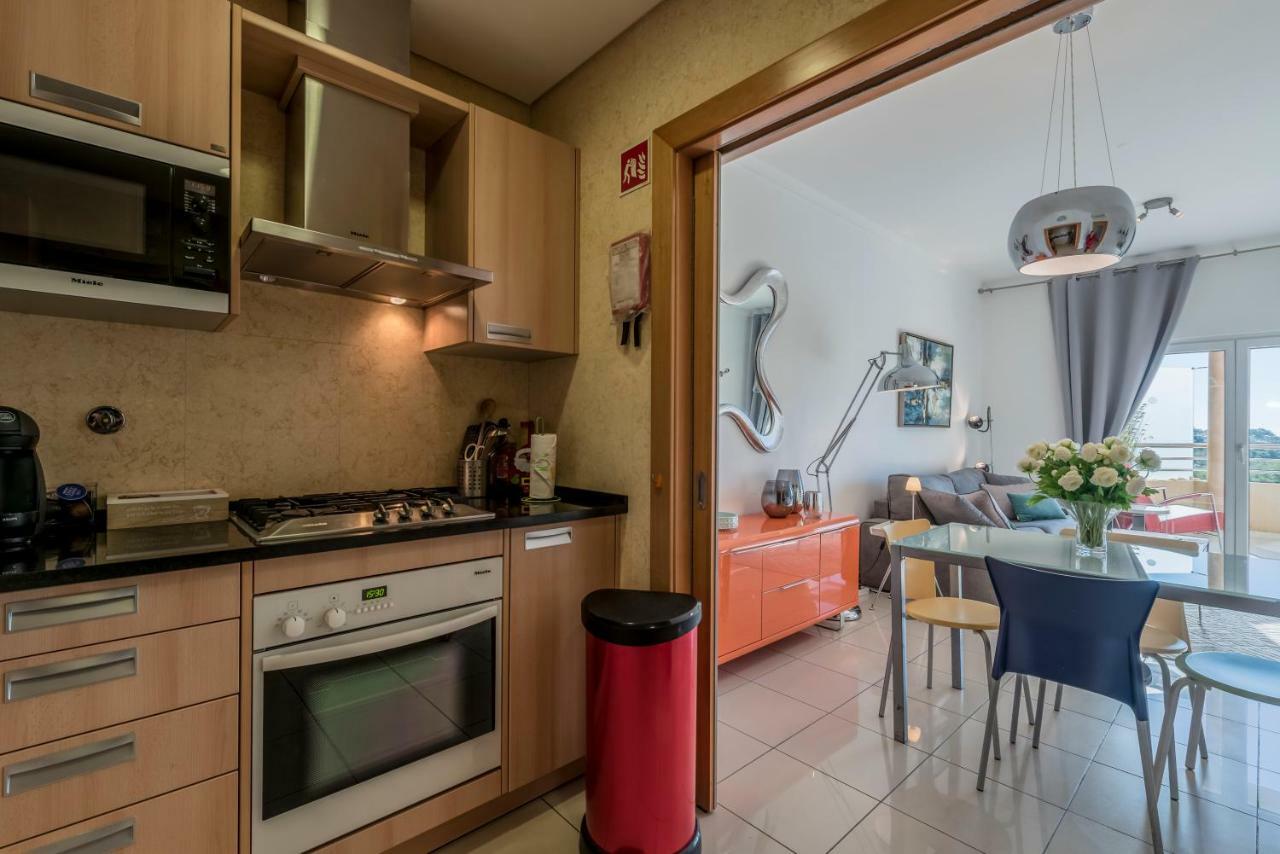 Apartamento Beachfront Flat, Private Parking, Pools, Sea At Less Than 200 M (adults Only) Albufeira