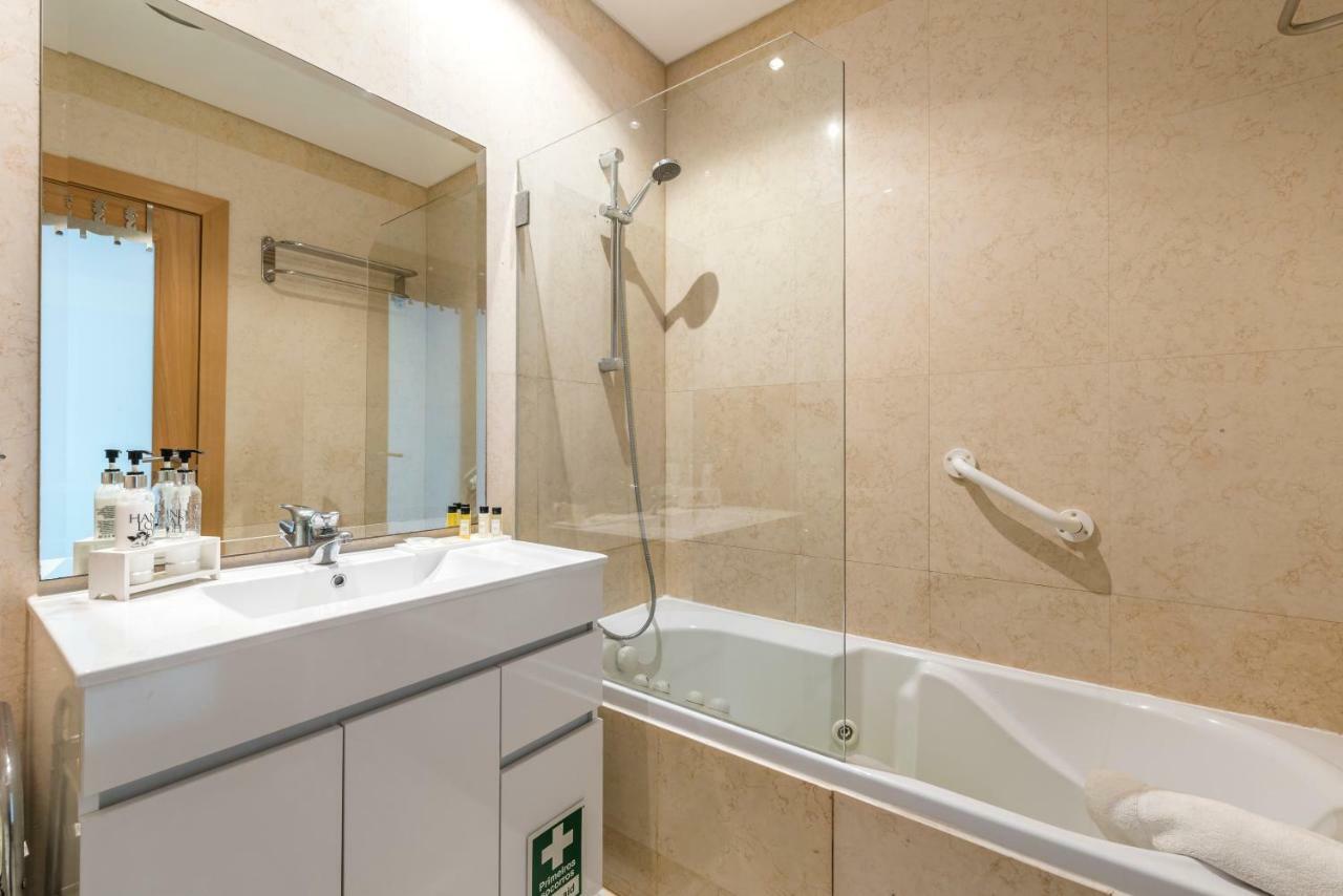 Apartamento Beachfront Flat, Private Parking, Pools, Sea At Less Than 200 M (adults Only) *