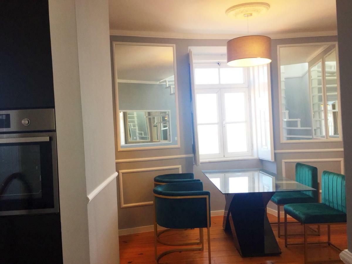 Apartment Design With Rooftop Terrace And 180-degree River&city Views Lisbon