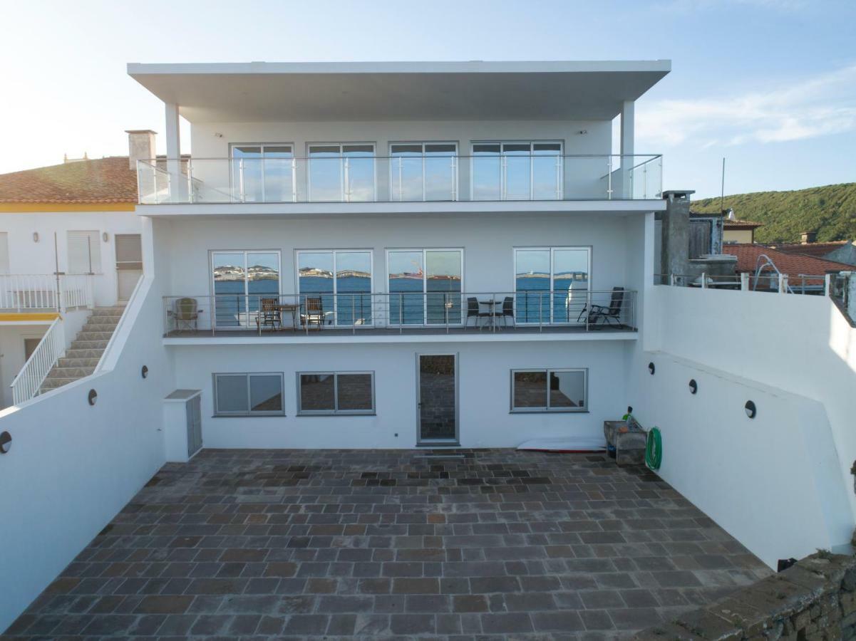 Black House Apartment