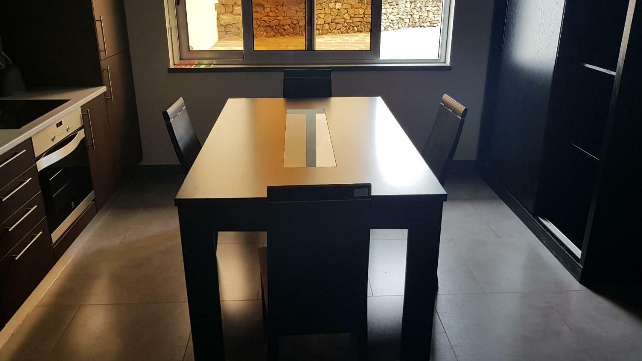 Black House Apartment *