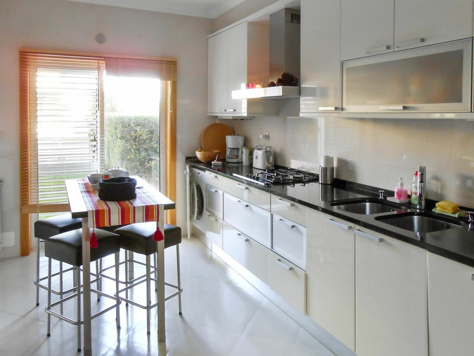 With 2 Bedrooms In Cascais, With Private Pool, Furnished Gar Cascais