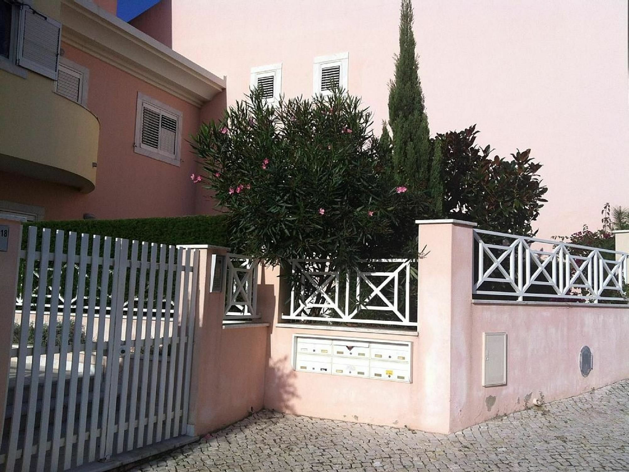 With 2 Bedrooms In Cascais, With Private Pool, Furnished Gar Apartment
