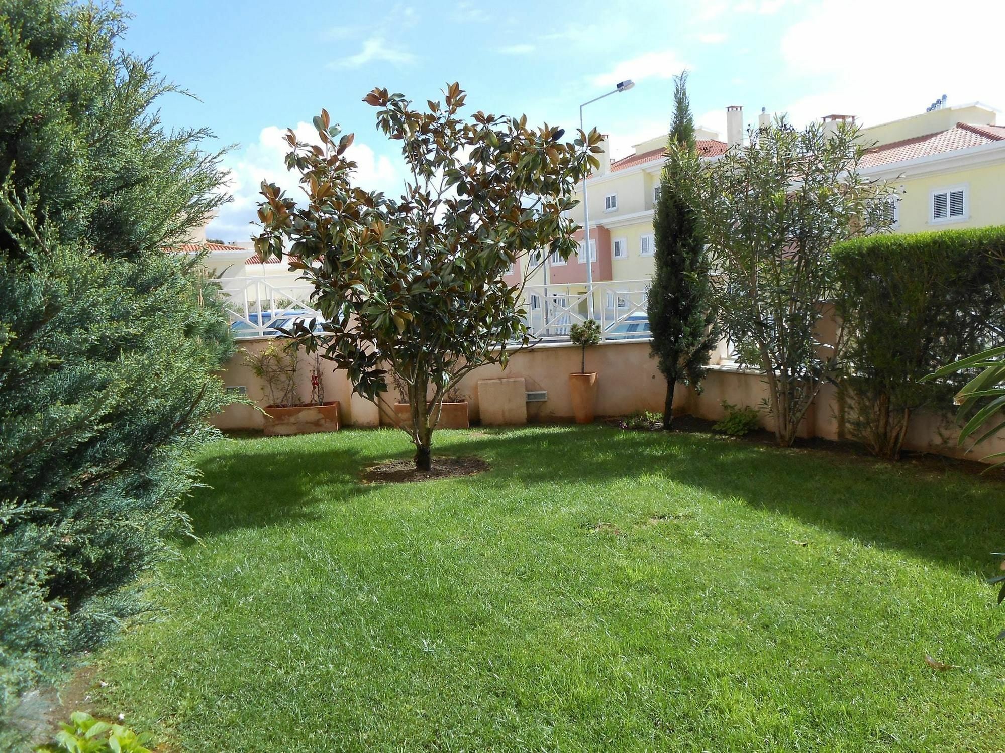 With 2 Bedrooms In Cascais, With Private Pool, Furnished Gar * Cascais