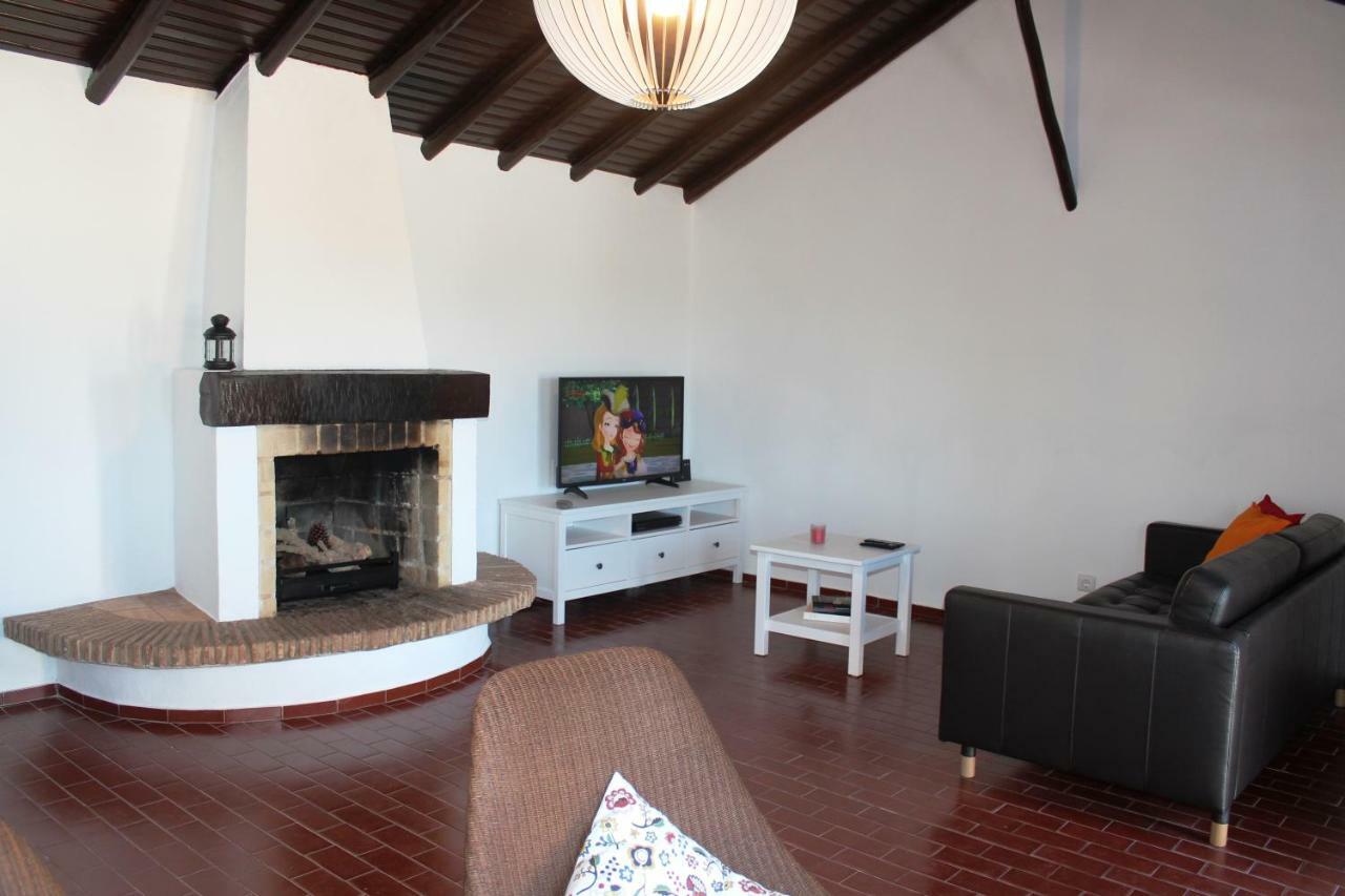 Trivial Pisao - Casa De Ferias, A Sua Familia * Raposeira (Faro)