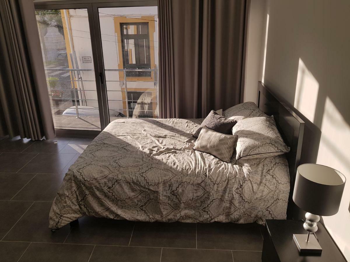 Apartment Black House Praia da Vitoria