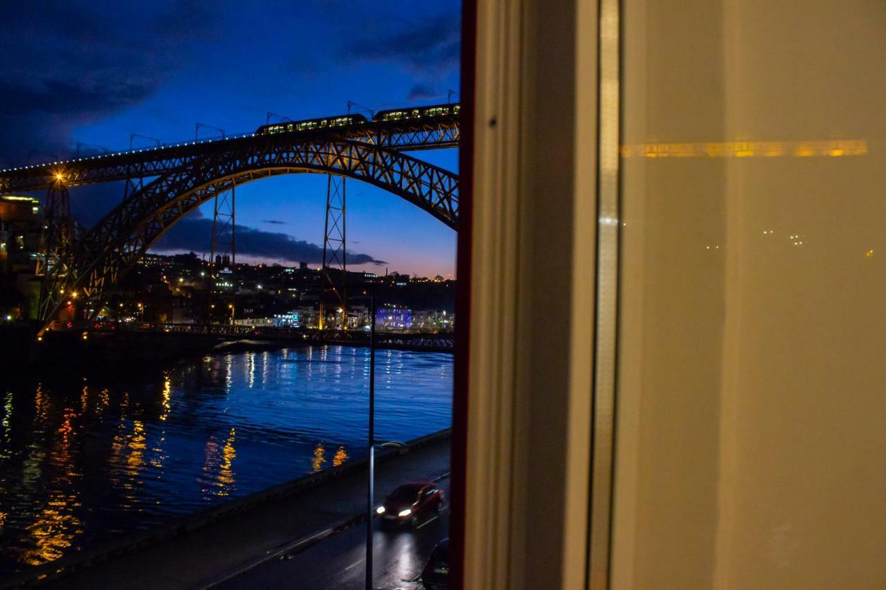 Red House By The River * Porto