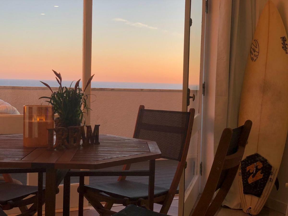 Beachfront Caparica Flat Apartamento