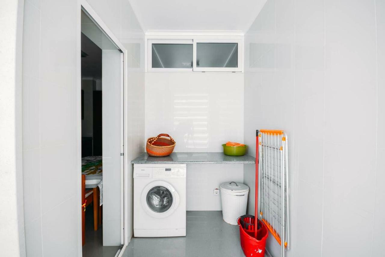 Fantastic Seaside Family With Pool Parede