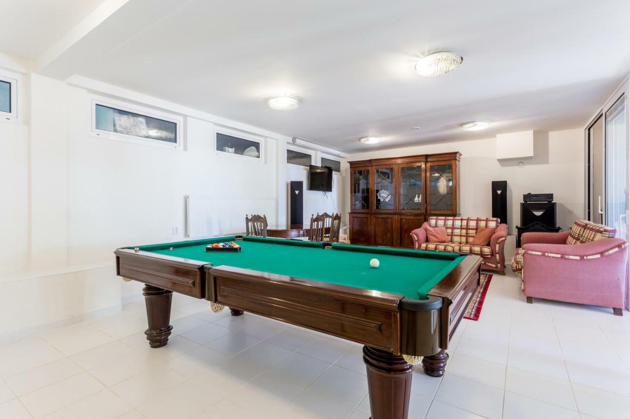 Cliff With Ocean View And Pool At Stunning Cliffs Villa Burgau