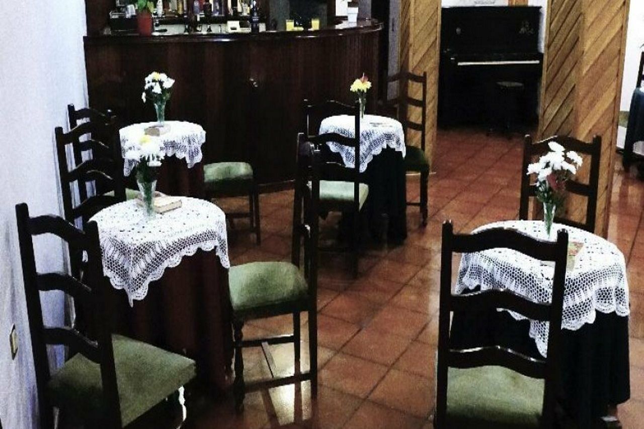 Gordon Hotel *