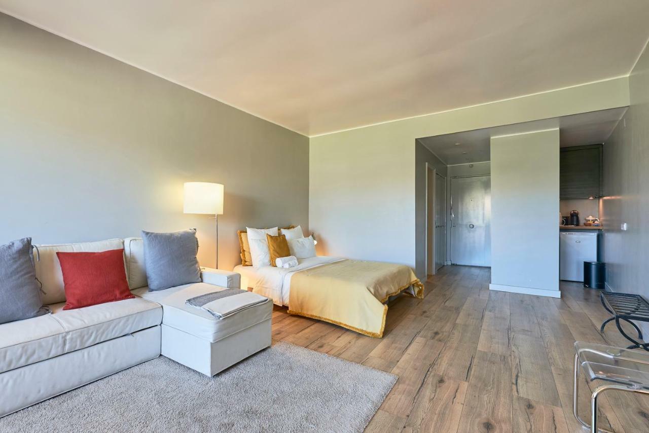 Beachfront Cascais,estoril Apartment