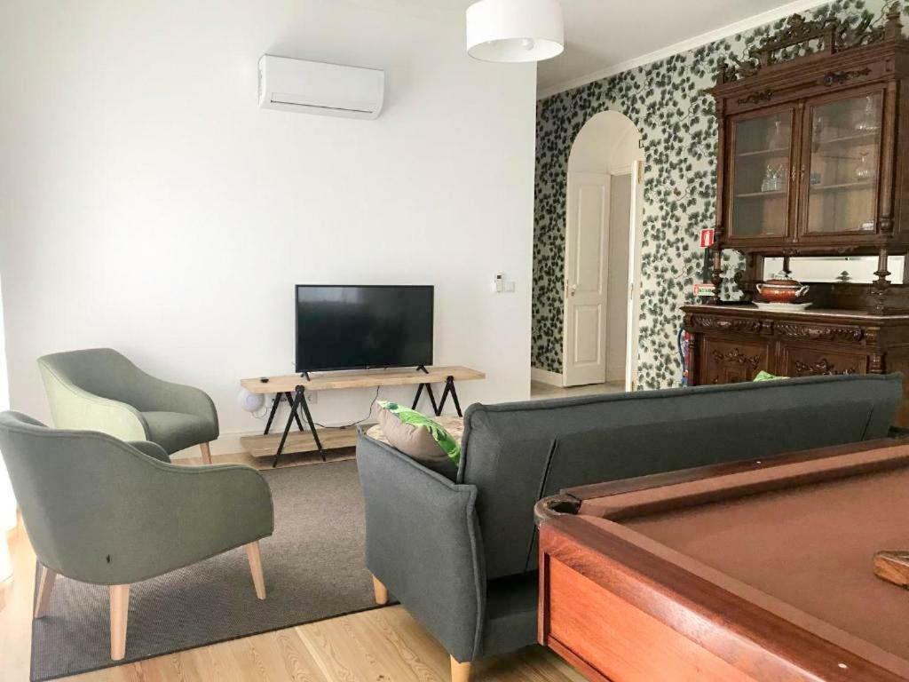 Casa Oliveira Esmeraldo - *