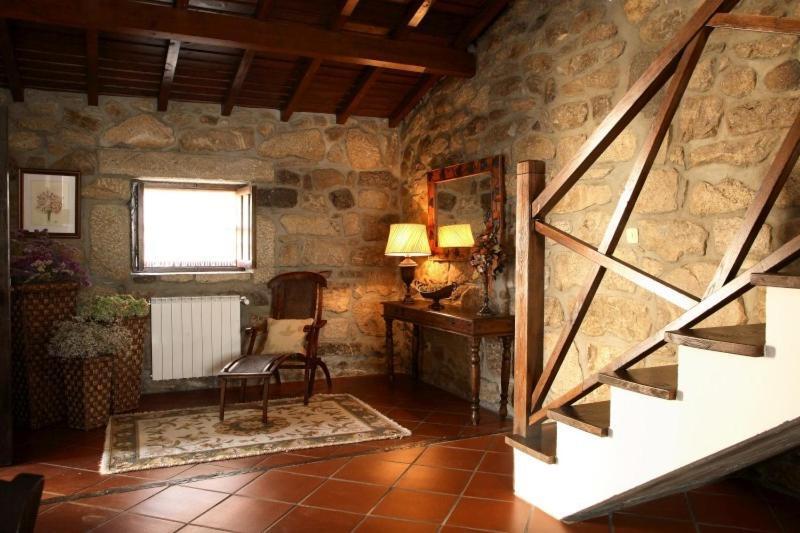 Casa Do Meio Do Povo - Turismo De Habitacao * Chaves