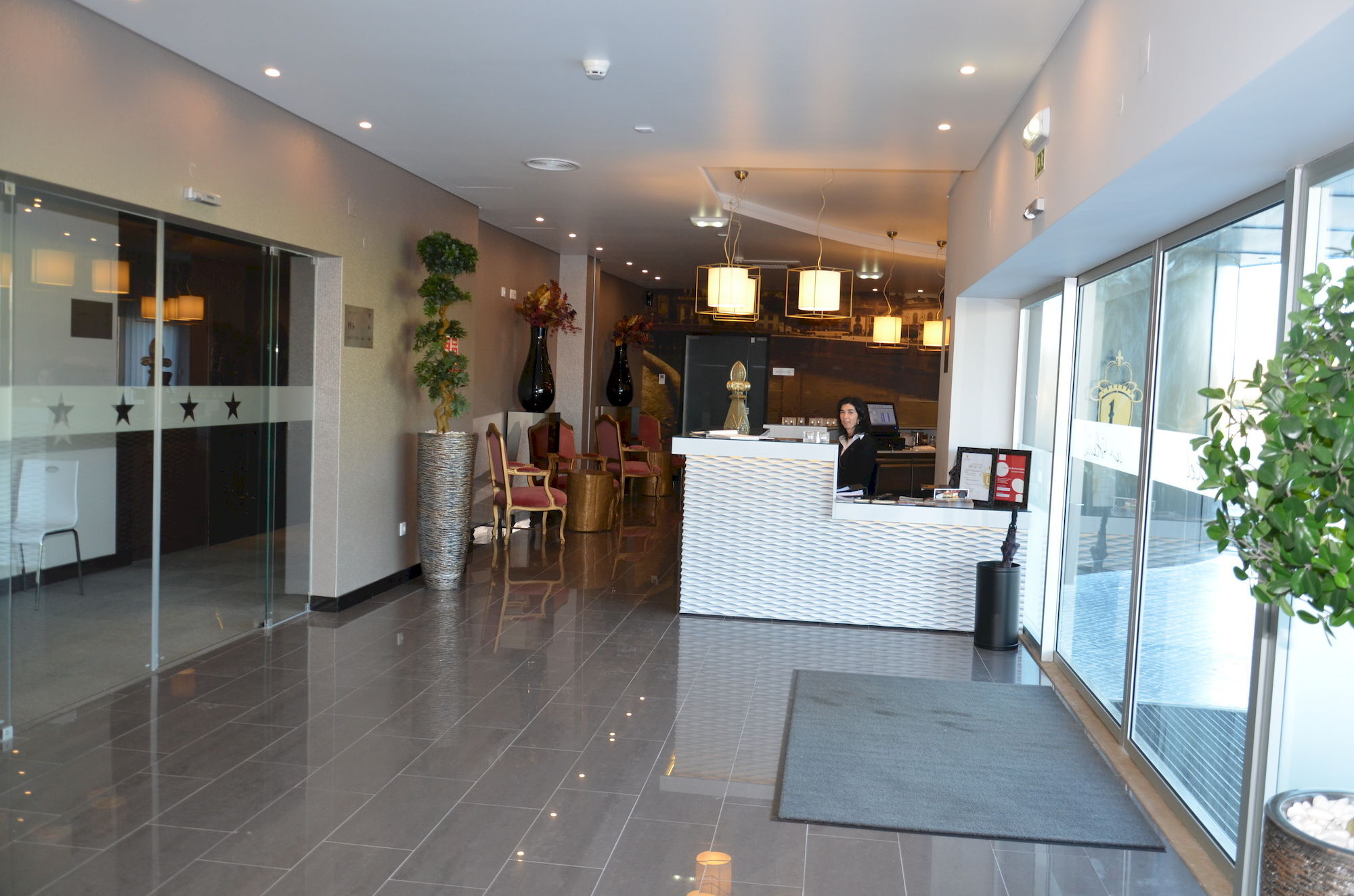 Hotel Lisotel - &
