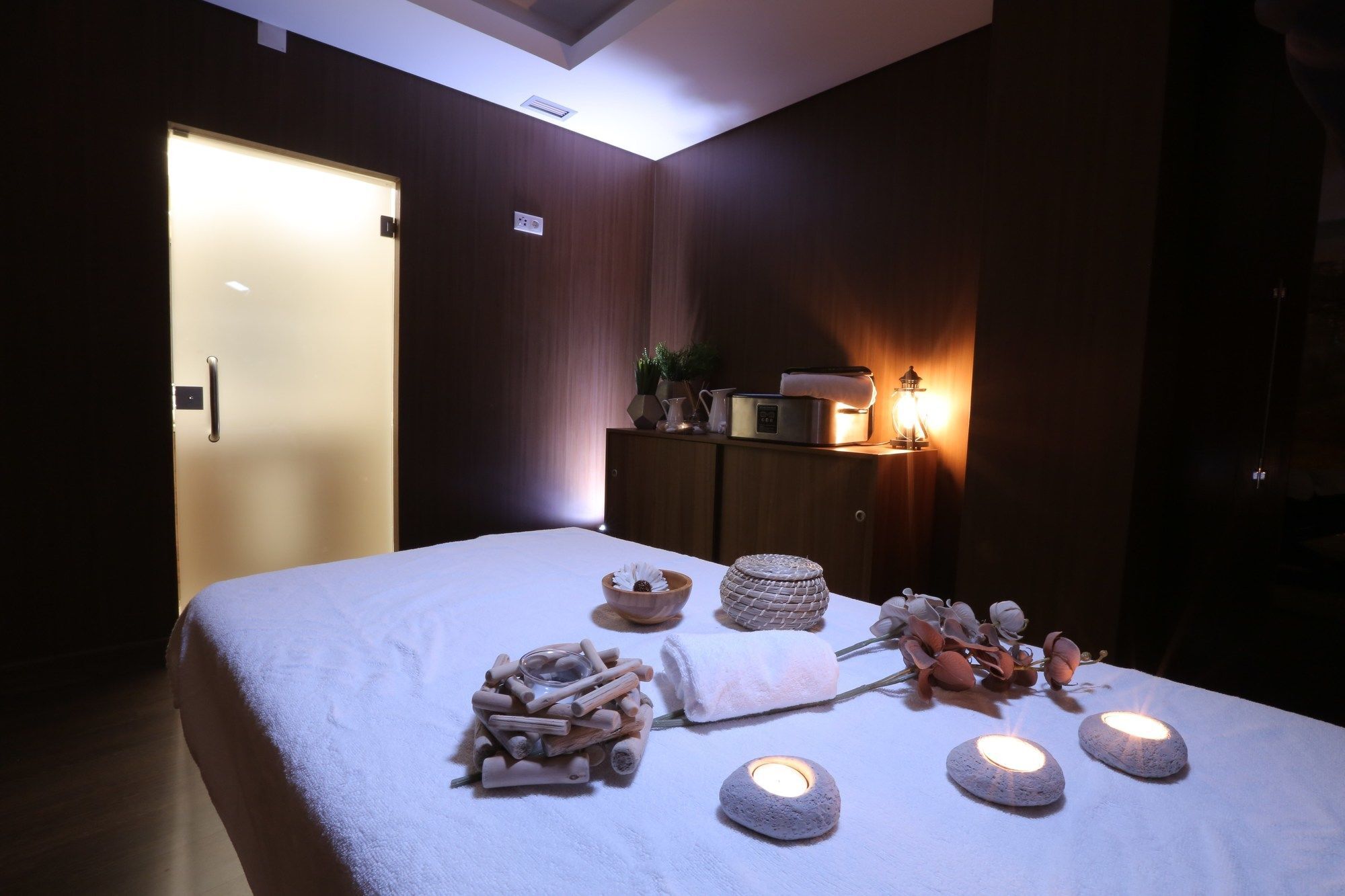 Hotel Lisotel - &