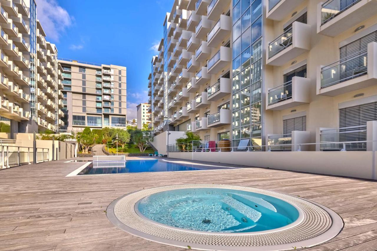 Blue Sky With Pool By Hr Madeira Apartamento *