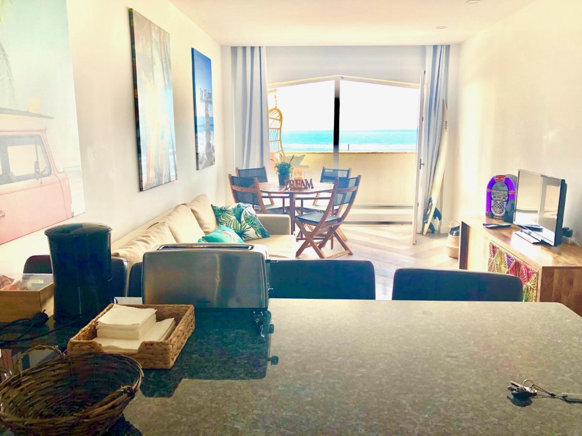 Beachfront Caparica Flat Apartamento