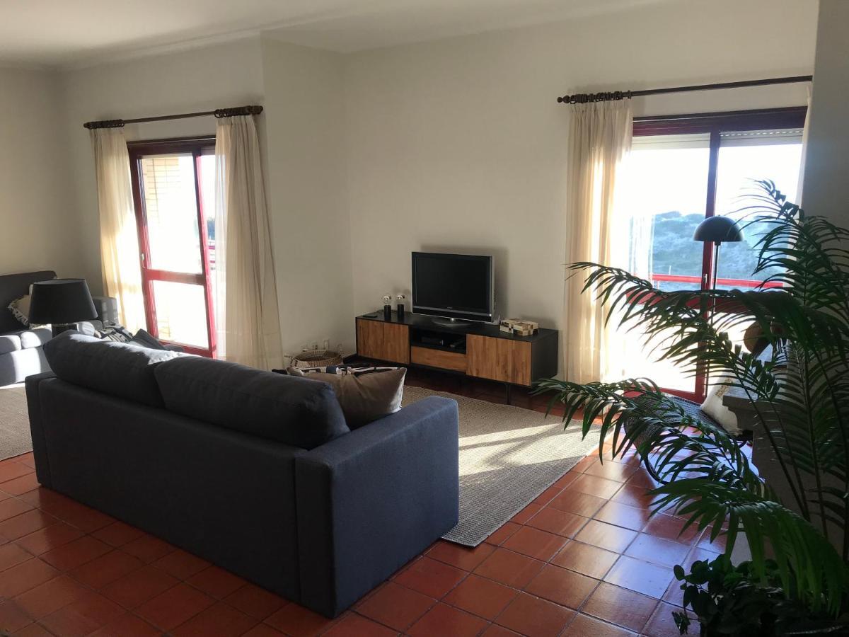Beachfront With Swimming Pool Apartment *
