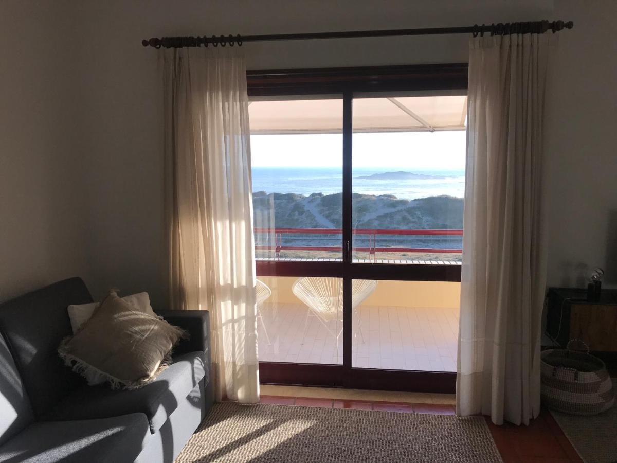 Beachfront With Swimming Pool Apartment