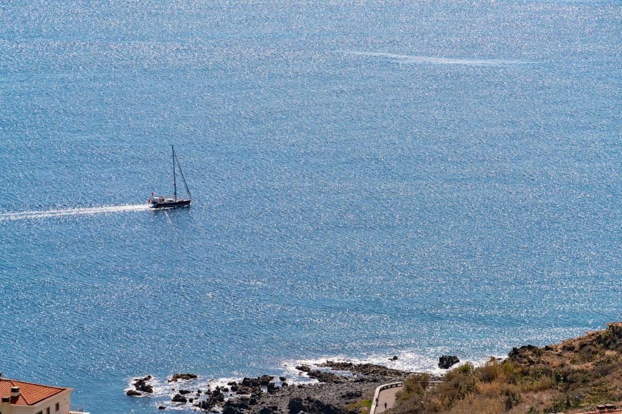 Reis Magos Iii By An Island Apartment *