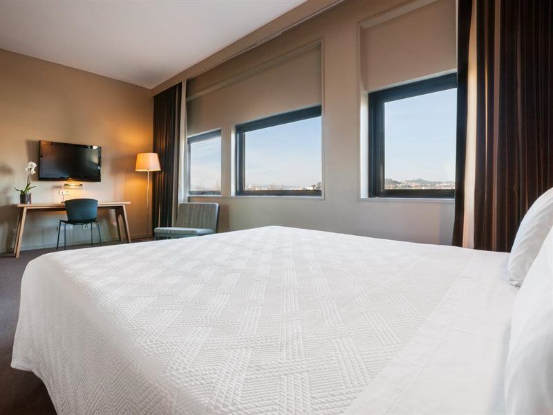 De Business & Hotel