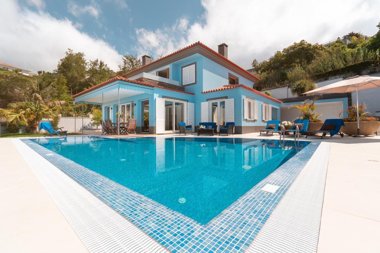 Loreina Palace Villa *