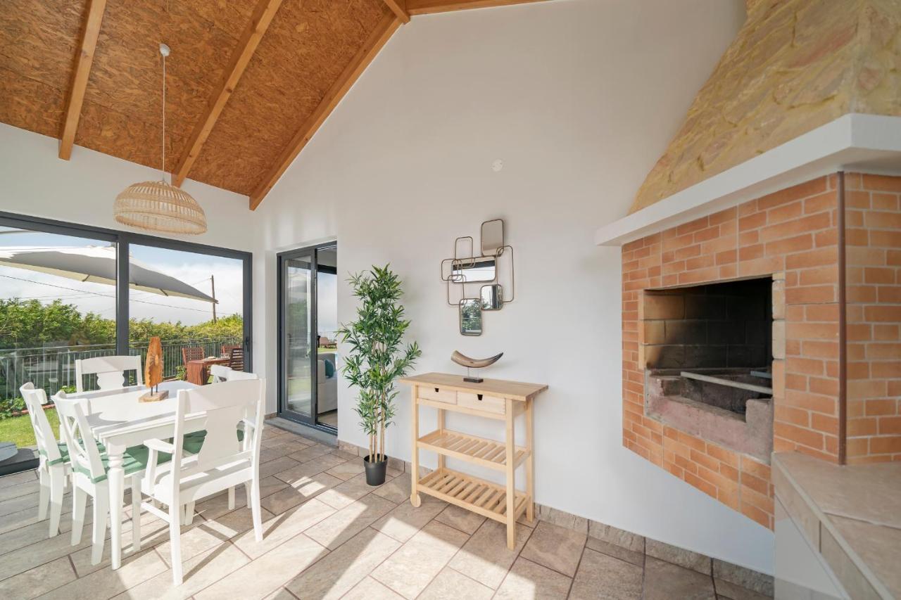 Villa Felicidade Rocha By An Island *