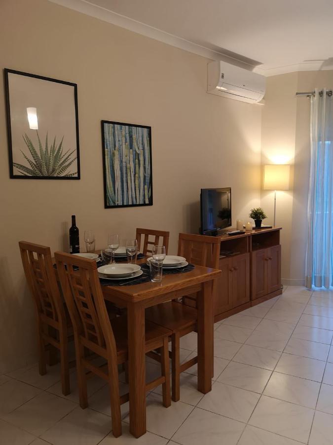 Kiss - Apartment