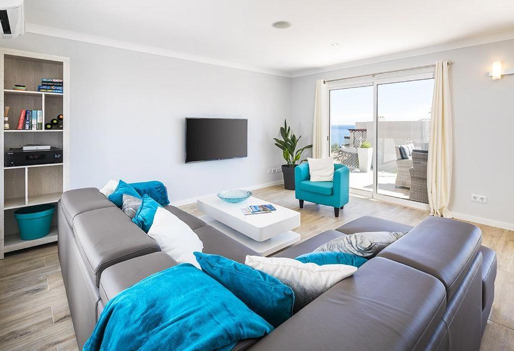 Stylish Modern Carvoeiro Villa 2 Bedrooms Villa Benagil Stunning Views Roof Terrace With Private Heated Pool Algarve *
