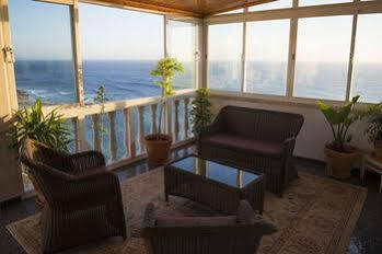 Hostel Laneez Ericeira Surf House - *