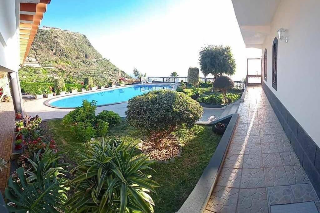 Arcos Grands With Enormous And Private Pool. Arco da Calheta (Madeira)