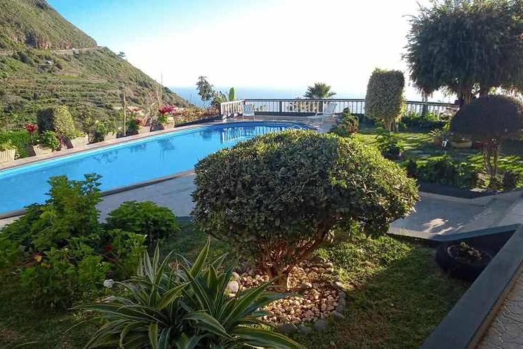 Arcos Grands With Enormous And Private Pool. Arco da Calheta (Madeira)