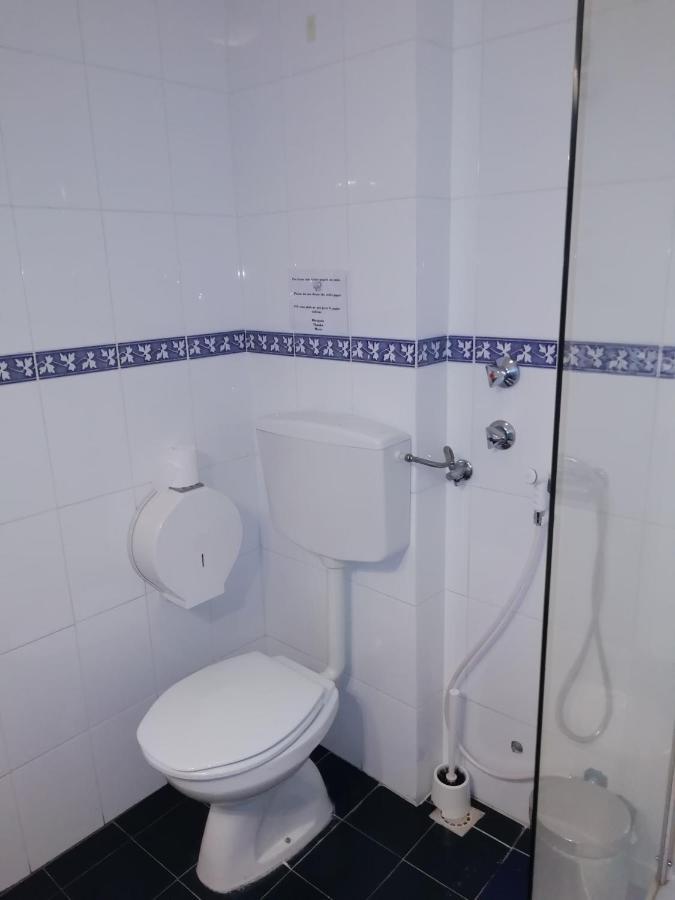 Residencial Camoes Acomodação com café da manhã  2*