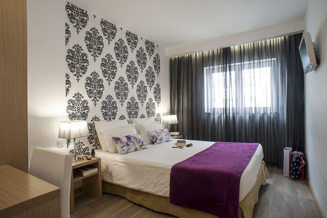 Genesis Hotel 3*