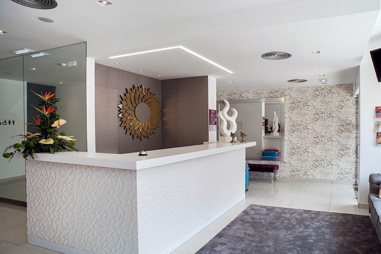 Genesis Hotel 3*