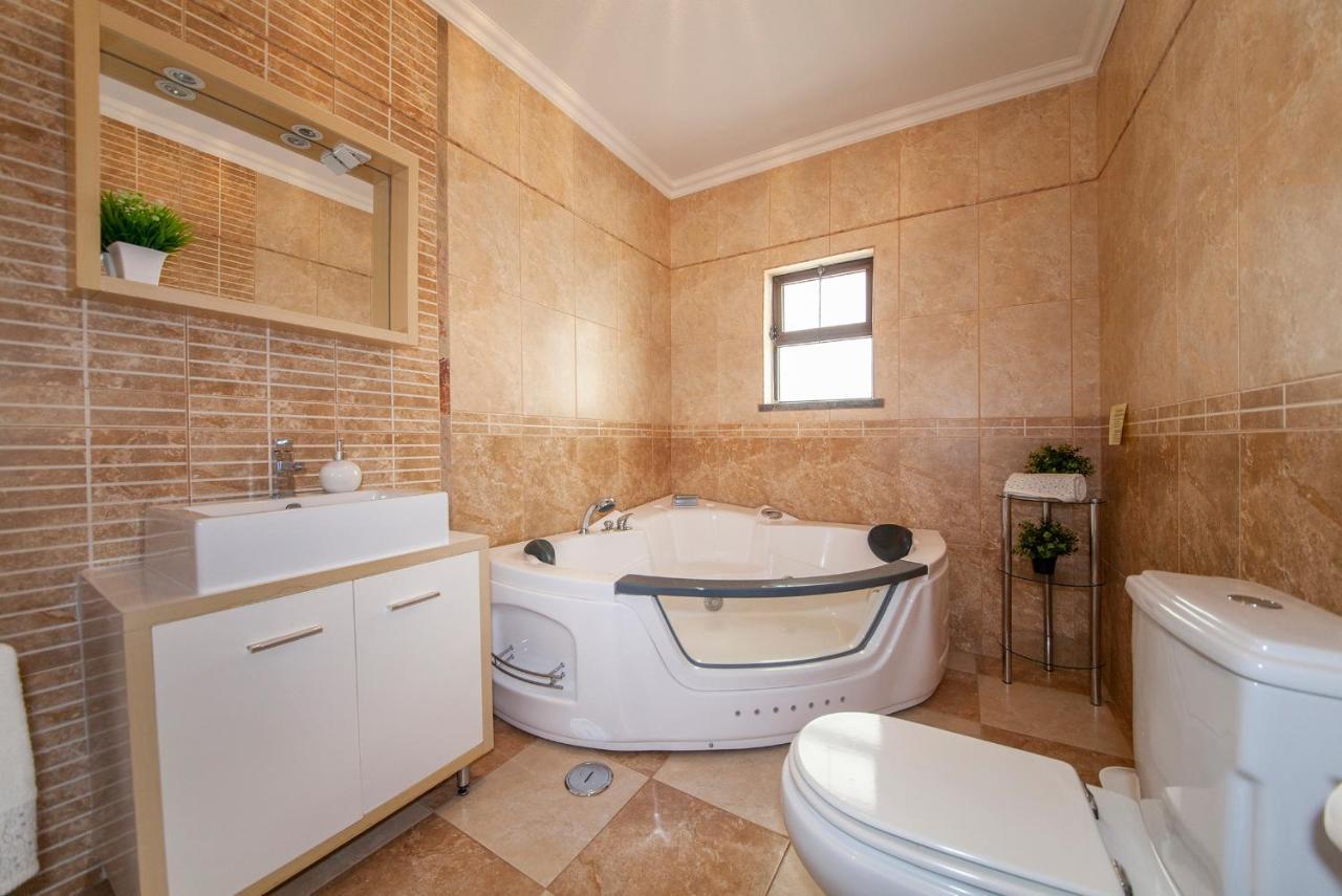 B17 - The Stunning Seaview Apartment