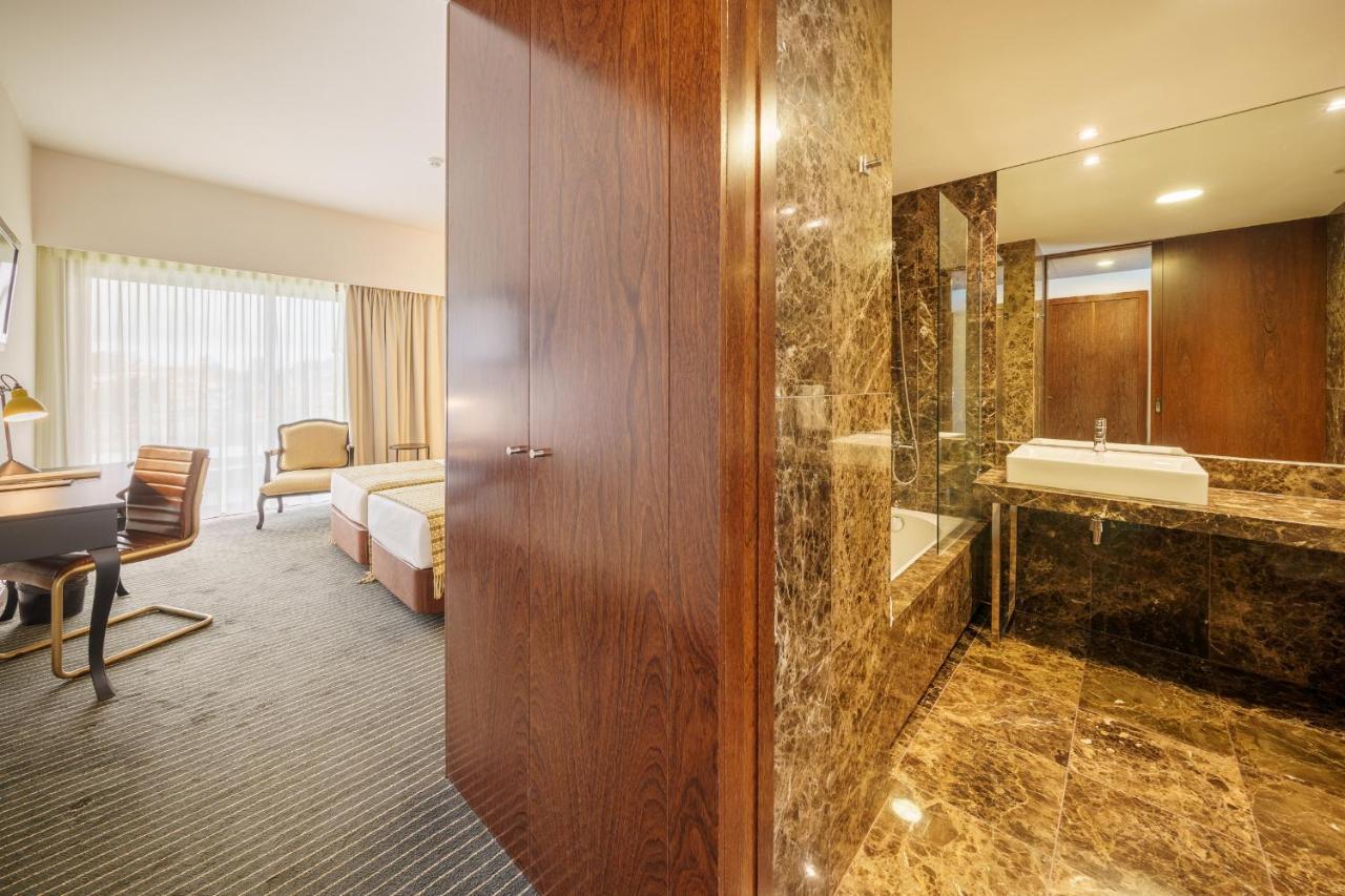 - Hotel, Termas & Hotel