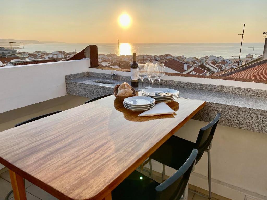 Sea Breeze Ii - Private Sea View Terrace And Office Apartamento Nazaré
