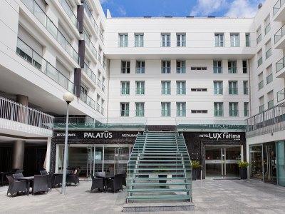 Lux Hotel 4*