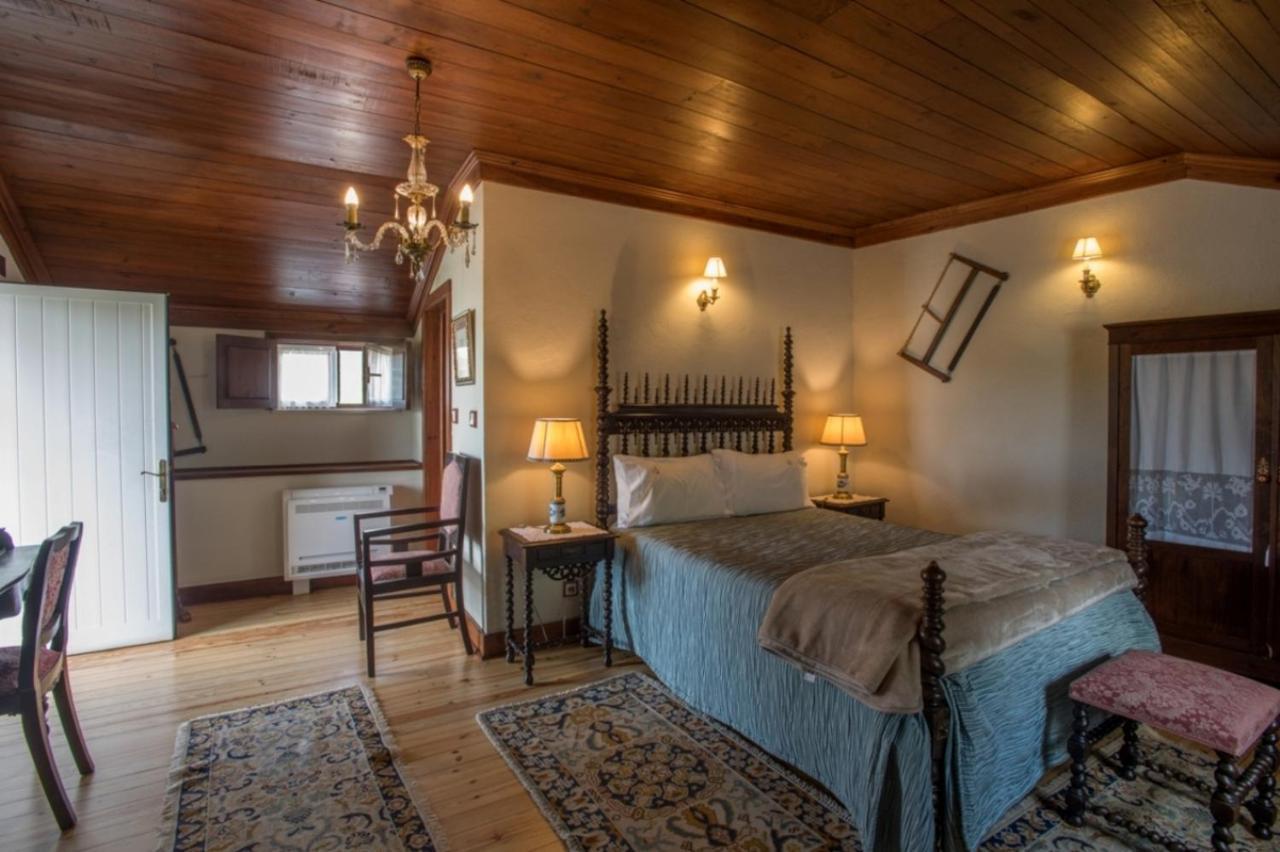 Guest house Quintal De Alem Do Ribeiro-turismo Rural Lousa (Central Portugal)