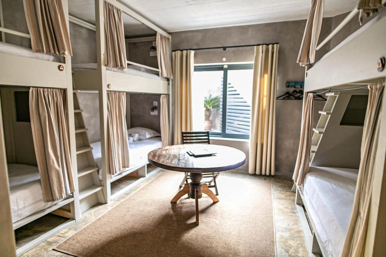 Hotel Surfers 4*