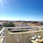 Bellavista Avenida Pool and city center