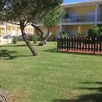 Pool&Beach in Encosta de São José