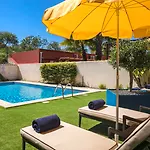 Costa D\'Oiro Ambiance Village