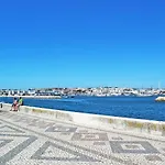 Holiday Home Rua 5 de Outubro