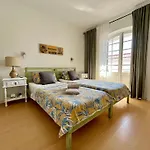 Ljmonade Hostel